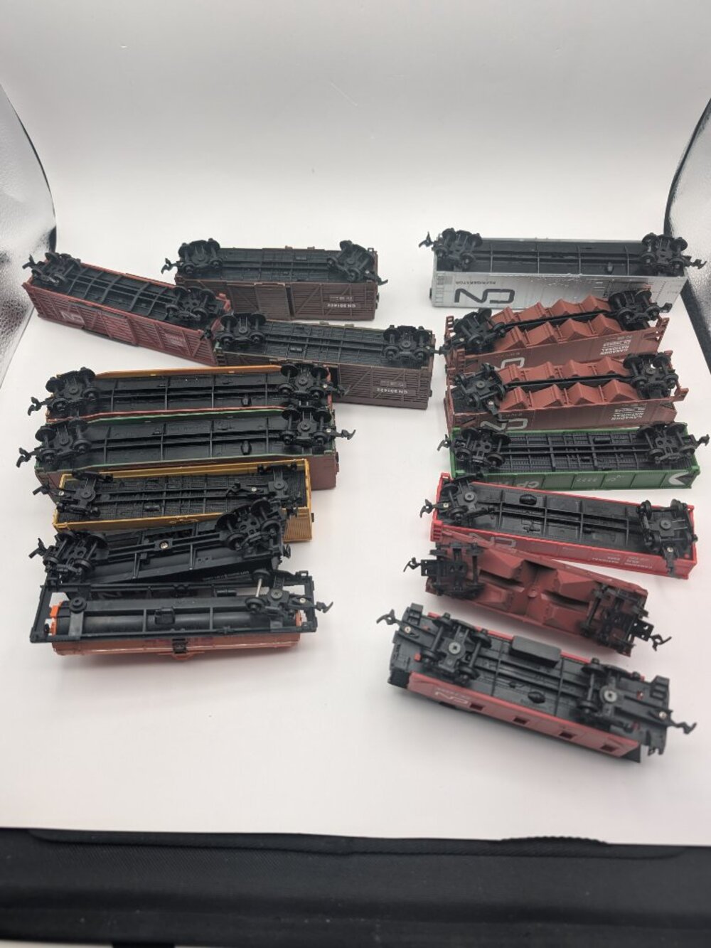 Vintage HO Scale CN Canadian National Lot of 14 Train Freight,Caboose,Hopper,Box - Picture 2 of 5